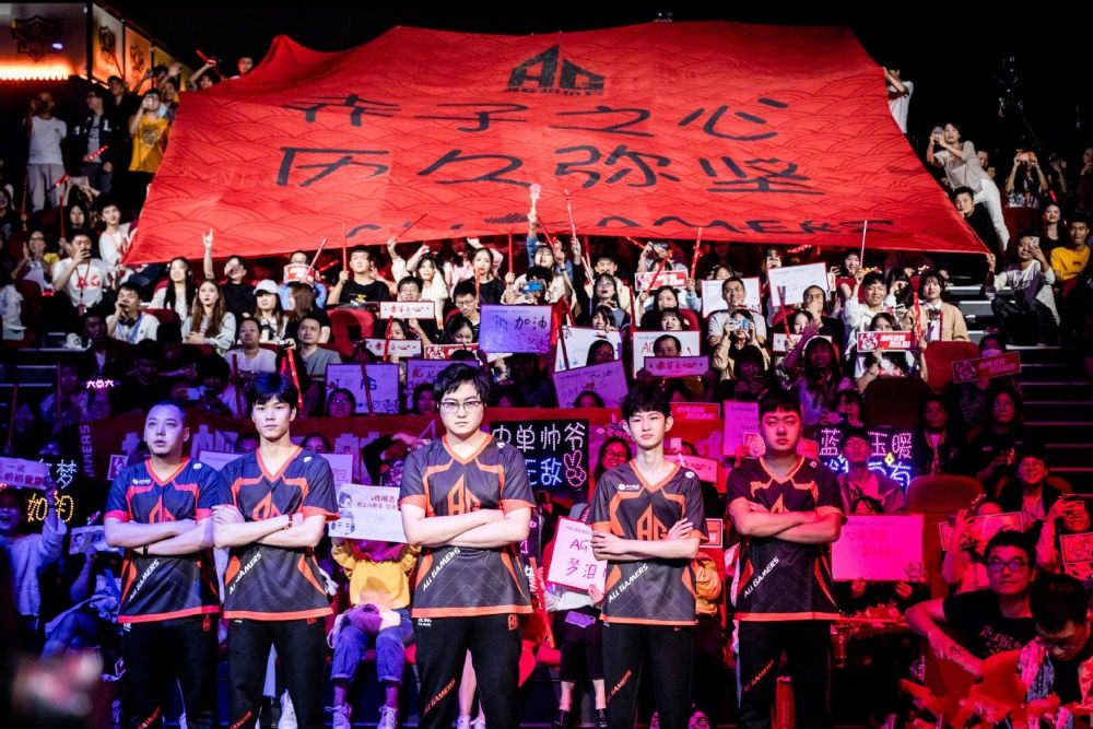 我无法带领团队！ NiKo 的22个击杀无力拯救团队。G2在中期陷入沉睡。 Heroic 以13-6赢得了第一张地图。