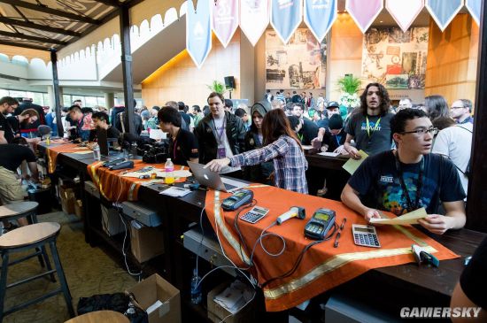 这种情况真的很不可预测。 Oh My God 4 vs 5 消灭了 JD Gaming 并成功翻盘赢得了第一场比赛。